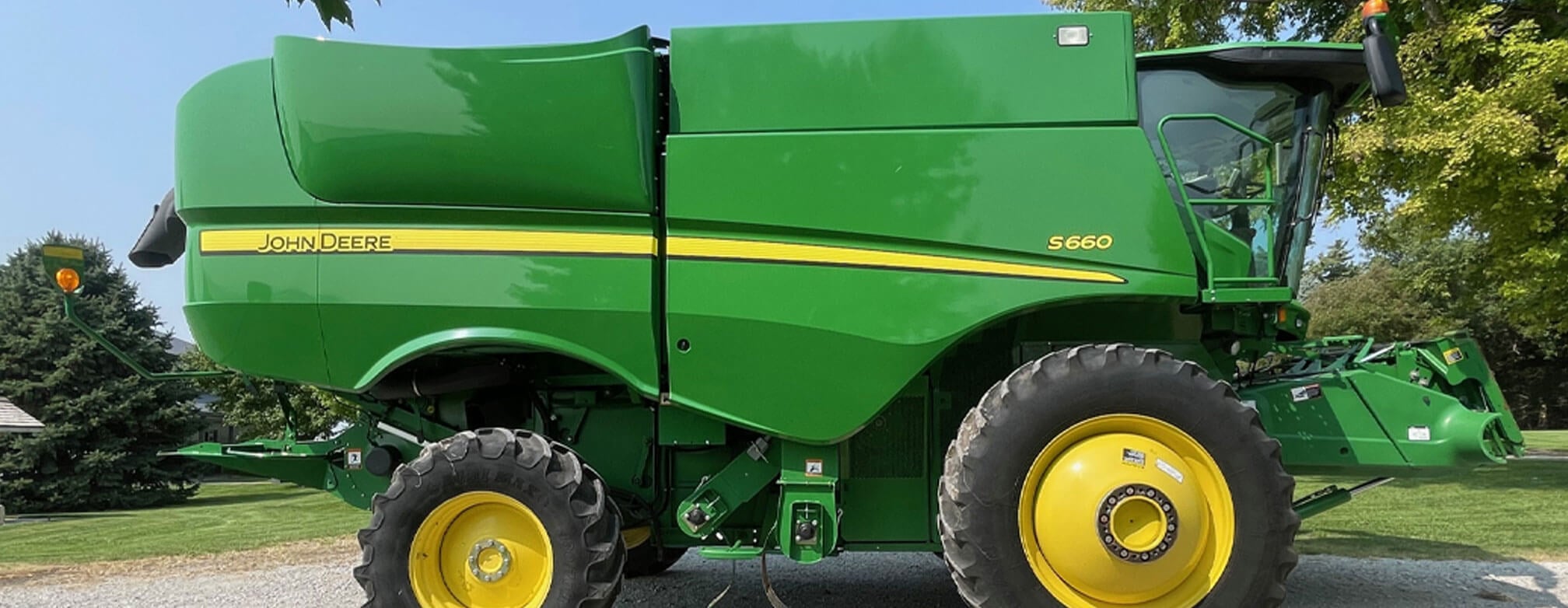 John Deere S660 Combine